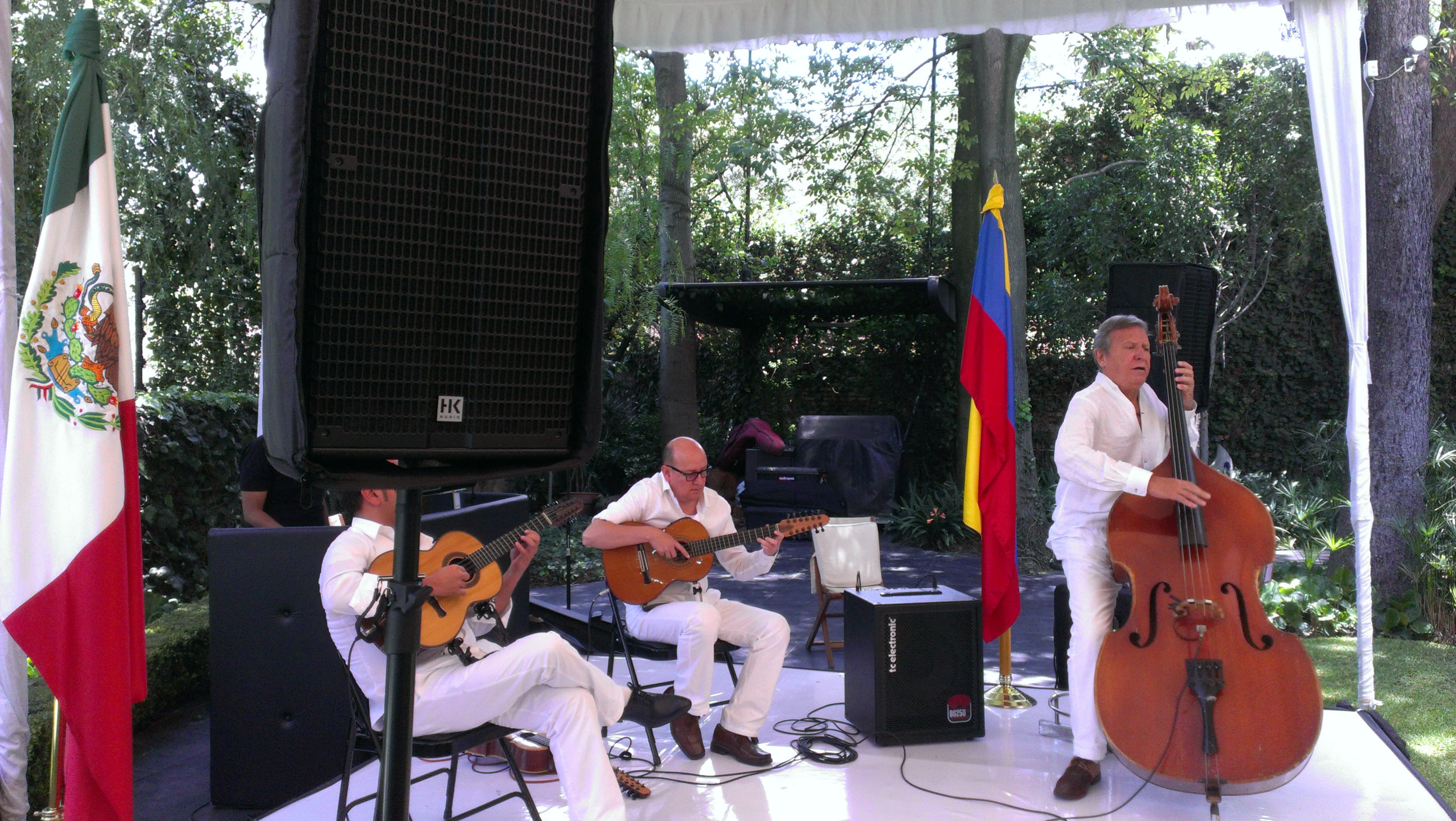 Renta de Sistemas de Audio y Bocinas HK en la CDMX 2024